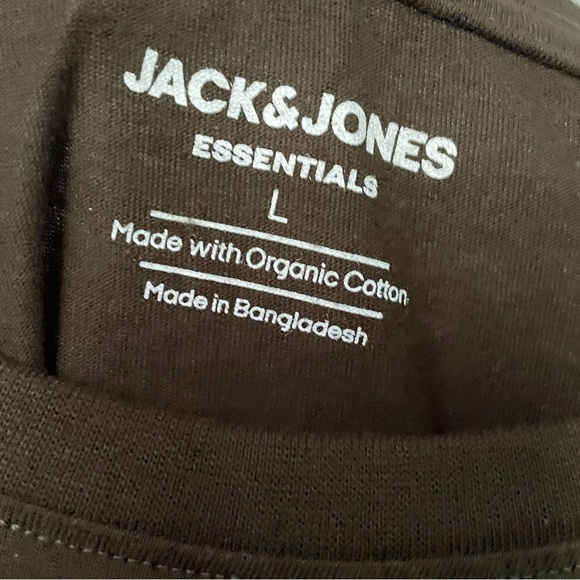 Jack & Jones Essential Army Green Long T-Shirt made with Organic Cotton - Picture 3 of 4